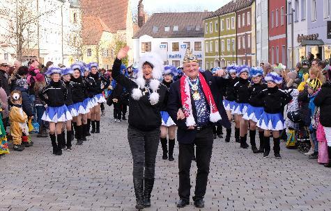 Traumhafter, kunterbunter Kinderfaschingszug