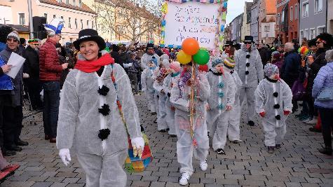 Traumhafter, kunterbunter Kinderfaschingszug