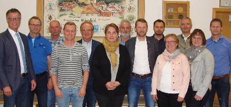 Die neue Vorstandschaft des CSU-OV Ehenfeld mit Ehrengästen v. l.: Bürgermeister Hermann Falk, Richard Falk, Peter Grünwald, Manuel Falk, CSU-Stadtratsfraktions-Chef Dr. Hans-Jürgen Schönberger, Gertrud Kustner, Franz Birner, Christian Gnan, Stephan Schmalzl, Christine Falk, CSU-Kreisvorsitzender MdL Dr. Harald Schwartz, Brigitte Gnan und Stefan Basler. - Foto von Werner Schulz