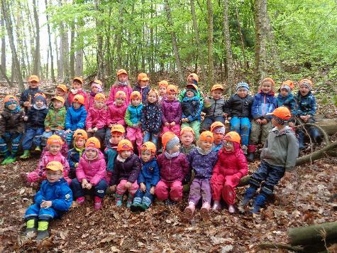 St. Wolfgang-Kinder eine Woche im Wald zu Hause