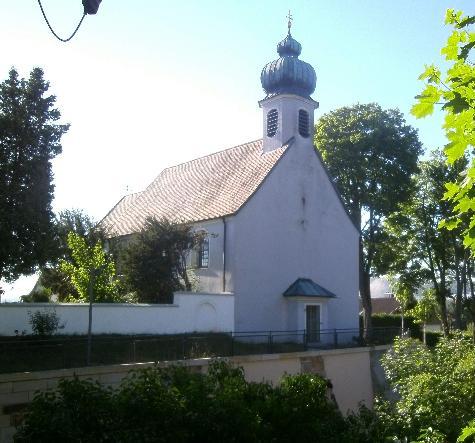 Noch vor der Amberger Mariahilfbergkirche war die Vierzehnnothelferkirche bis ins 18. Jahrhundert eine viel besuchte Wallfahrtskirche, insbesondere an ihrem Patroziniumstag Mariä Heimsuchung (2. Juli). Die Pfarrgemeinde feiert diesen morgen mit einem Festgottesdienst in dem Kirchlein. - Foto von Werner Schulz