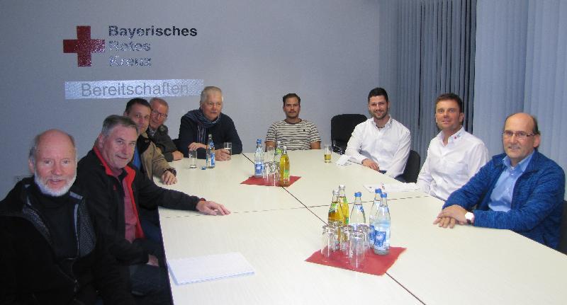 Wissenswertes und Neues über das Rettungswesen im Kaolinbecken erfuhren die SPD-Stadträte aus Hirschau und Schnaittenbach bei einem Besuch des BRK-Heims in Hirschau.
Im Bild von links:
Günther Amann, Rudolf Bergmann, Uwe Bergmann, Rudolf Wild, Reinhold Strobl, Christian Birner, Johannes Sellmeyer, Rüdiger Schnappauf, Josef Birner - Foto von Amann Günther