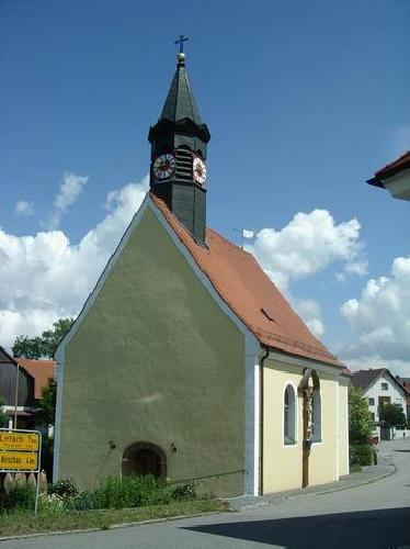 Am Freitag wird nach längerer Unterbrechung in Weiher erstmals wieder das Patrozinium der Dorfkirche „Mariä Opferung“ gefeiert. Die Kirche, die 1508 erstmals urkundlich erwähnt ist, ist Wahrzeichen, Mittelpunkt und Stolz des Dorfes zugleich. - Foto von Werner Schulz