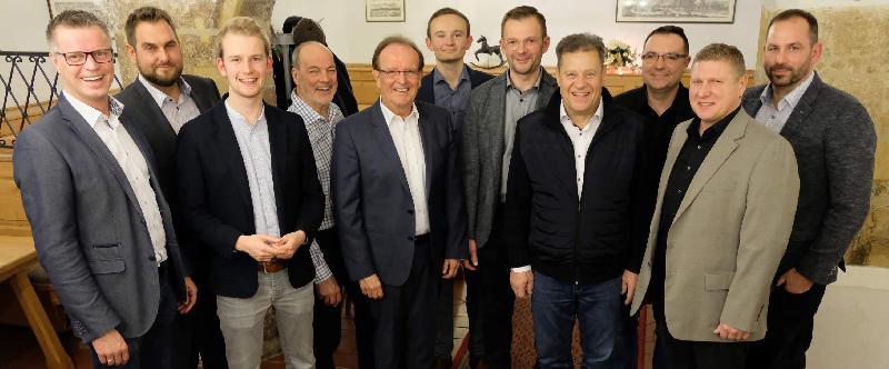 Mit zwanzig Kandidat*innen treten die drei CSU-Verbände Hirschau, Ehenfeld, Massenricht und die Frauen Union bei den Stadtratswahlen 2020 an. Elf davon stellt der Ortsverband Hirschau. Sie wurden einstimmig nominiert. V. l.: Bürgermeister Hermann Falk, Mario Rauscher, Florentin Siegert, Werner Weigl, Dr. Hans-Jürgen Schönberger, Ludwig Koller, Hermann Gebhard, 3. Bürgermeister Peter Leitsoni, Sandro Gärtner, Martin Merkl und Sebastian Lutz. Krankheitsbedingt fehlte Martin Meier. - Foto von Werner Schulz