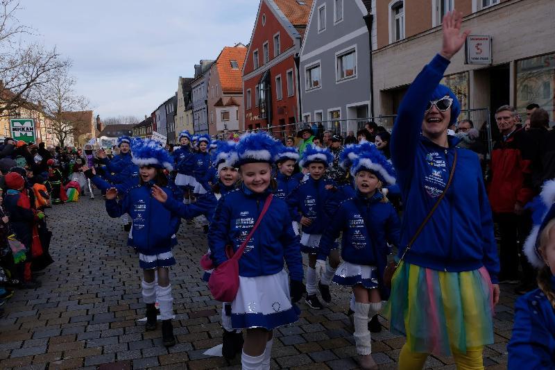 Kinderfaschingszug wie aus dem Bilderbuch