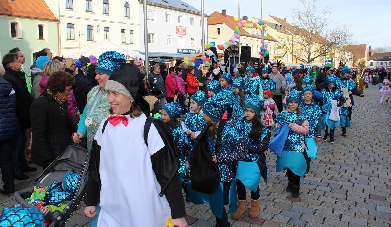 Kinderfaschingszug wie aus dem Bilderbuch