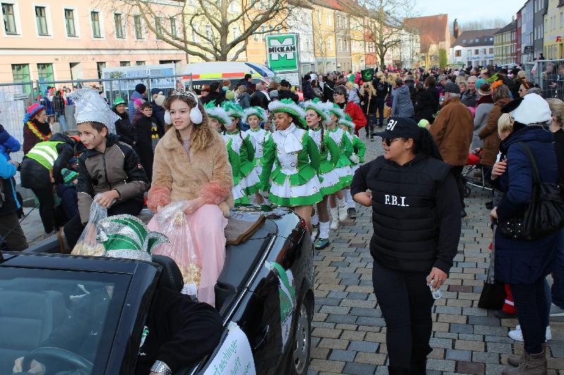 Kinderfaschingszug wie aus dem Bilderbuch