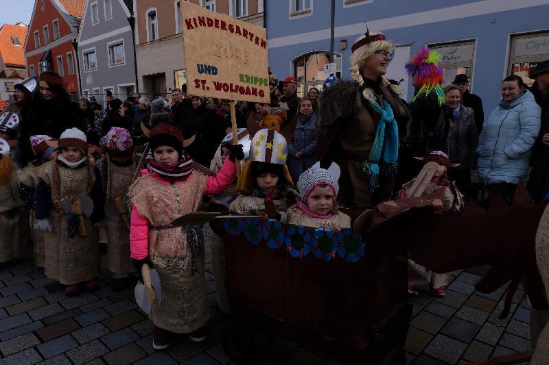 Kinderfaschingszug wie aus dem Bilderbuch