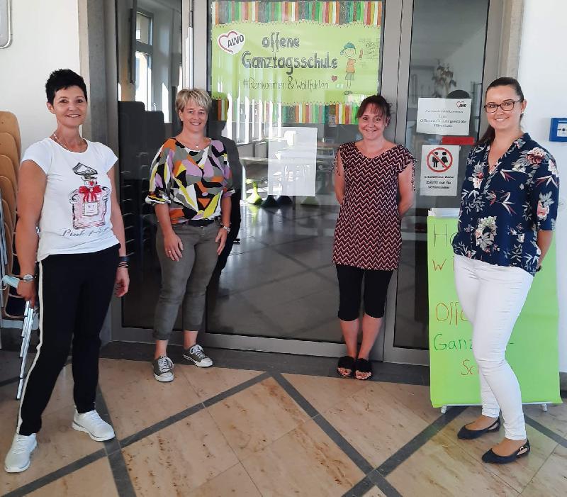 Bei diesem Team sind die Kinder, die die Offene Ganztagsschule besuchen, in den besten Händen (v.l.): Simone Neef (Leiterin Mittelschule), Andrea Wiesnet, Stefanie Klementa und Henrietta Sarokne (Leiterin Grundschule). Nicht im Bild: Angelika Paa. - Foto von Werner Schulz