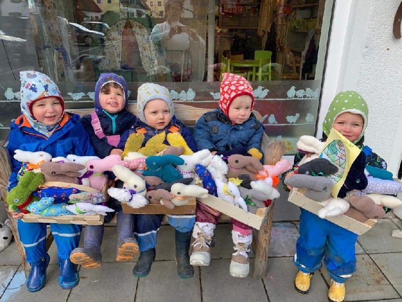 Osterhasen von Tagespflegekindern für Tagespflegesenioren