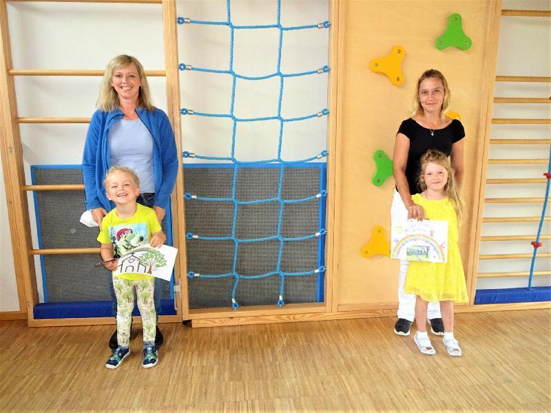 Alle Teilnehmer des Logowettbewerbs freuten sich über einen Eisgutschein beim Eiscafé Venezia in Hirschau. 
v.l.n.r.: Monika und Philipp Reindl, Leonie & Monika Flierl
 - Foto von Monika Reindl