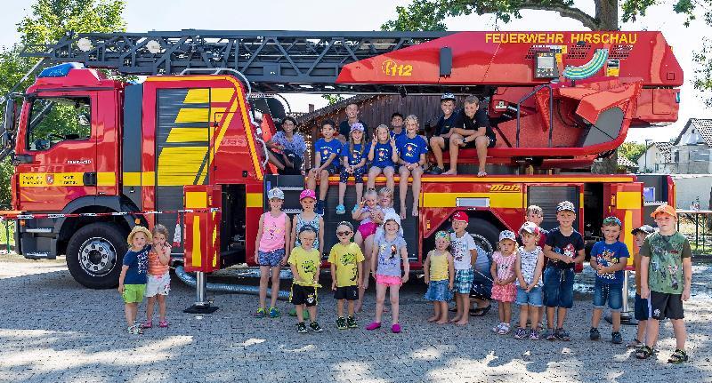 Seit Juni 2019 hat Hirschau eine Kinderfeuerwehr, die „Feuerfunken“. Der Spielenachmittag verfehlte die beabsichtigte Wirkung nicht. . Drei Kinder entschlossen sich spontan zur Aufnahme in die Kinderfeuerwehr, eine Handvoll weiterer Mädchen und Jungen signalisierte ernsthaftes Interesse

 - Foto von Werner Schulz