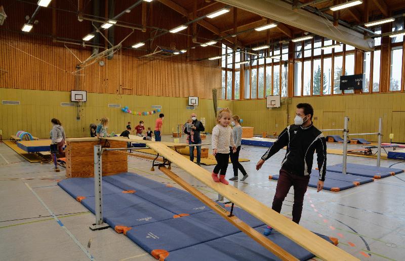 Turnhalle wird zum riesigen Spielzimmer.