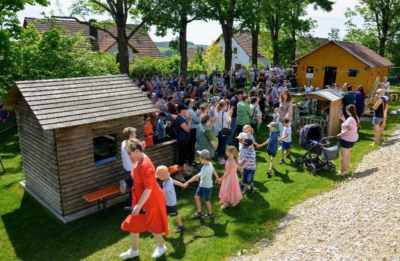 Viele Besucher wollten Ehenfelder Container-Kindergarten besichtigen. 