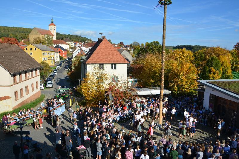 Beim Kirwawochenende in Ehefeld, Unterhaltung für Jung und Alt.