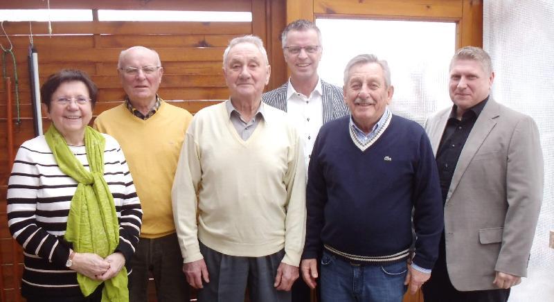 Zahlreiche Gratulanten würdigten die beispielgebenden Verdienste um Stadt- und Pfarrgemeinde von Ex-Stadtrat Heribert Fleischmann, der seinen 85. Geburtstag feierte.
V. l.: Stellv. Bürgermeisterin Bärbel Birner, MGV-Ehrenvors. Günter Übelacker, Heribert Fleischmann, Bürgermeister Hermann Falk, CSU-Ehrenkreisvors. Werner Schulz und stell. CSU-Ortsvors. Stadtrat Martin Merkl.
 - Foto von Werner Schulz