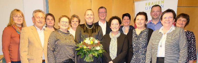 Die neue Vorstandschaft des FU-Ortsverbandes v. l.: Marianne Lobenhofer, CSU-Ehrenvors. Werner Schulz, Gertrud Kustner, Erika Leitsoni, Rosi Schönberger, Vors. Michaela Meier, Bgm. Hermann Falk, Gisela König, Regina Merkl, Gisela Luber, 3. Bgm. Hermann Gebhard, 2. Bgm. Bärbel Birner und stellv. Vors. Rita Beck. - Foto von Werner Schulz