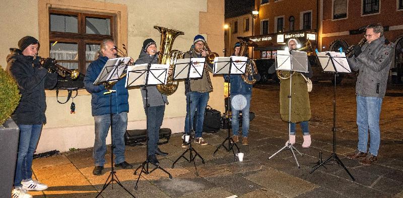 Hirschauer gehen zum 21. Mal zum Adventfensterln