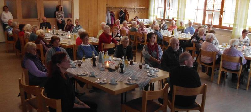 Pfarrgemeinde bereitet Senior*innen stimmungsvolle Adventfeier