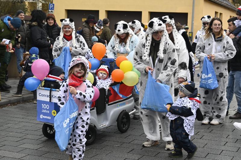 Hirschau fest in Kinder-Narrenhand