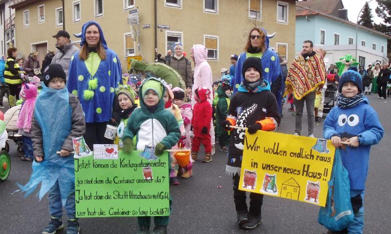 Hirschau fest in Kinder-Narrenhand