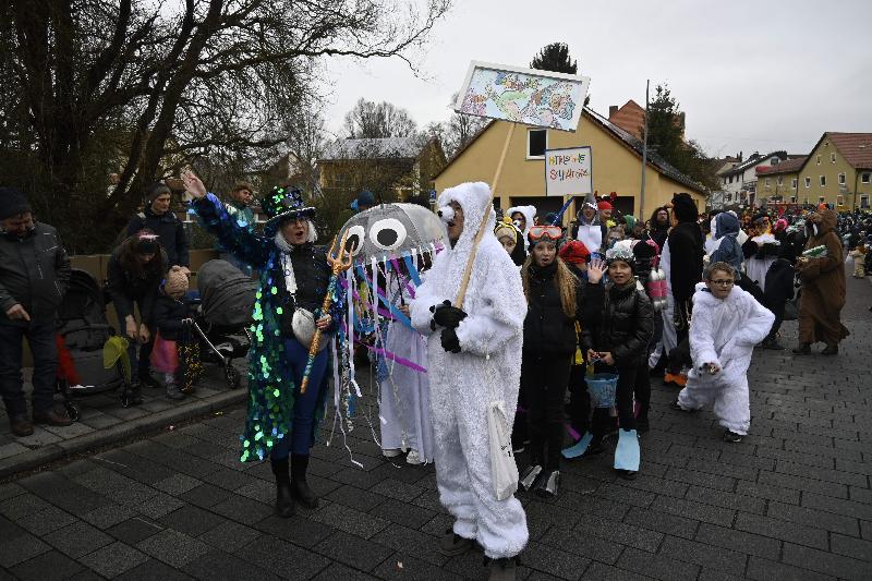 Hirschau fest in Kinder-Narrenhand