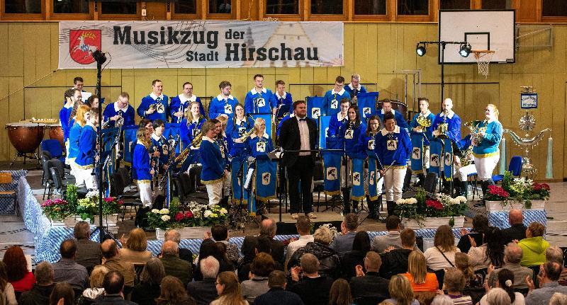 Letztes Jahr stand beim Musikzug-Osterkonzert noch Wolfgang Vögele am Dirigentenpult – heuer feiert Marcus Hoffmann seine Konzerpremiere! - Foto von Werner Schulz