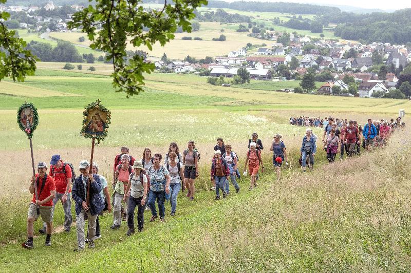 Fußwallfahrer aus Hirschau und Ehenfeld pilgern zum Mariahilfberg