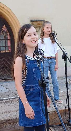 Summerfeeling pur beim Sommerkonzert des Kinderchors „Herzwärts“ und der „Happy Voices“