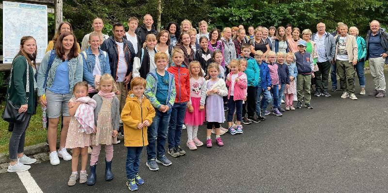 Rundum begeistert waren Kinder wie Erwachsene vom Familienschauspiel „Pippi Langstrumpf” bei den Luisenburgfestspielen. Der CSU-Ortsverband hatte dazu unter Leitung von Stadtrat Dr. Hans-Jürgen Schönberger (r.) und seiner Frau Rosi eingeladen. - Foto von Werner Schulz