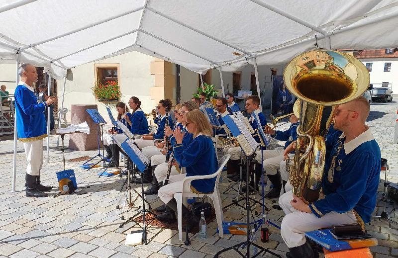 Heiße Stimmung bei heißem Marktplatzfest