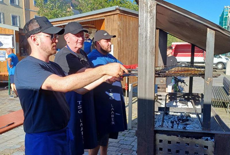 Heiße Stimmung bei heißem Marktplatzfest