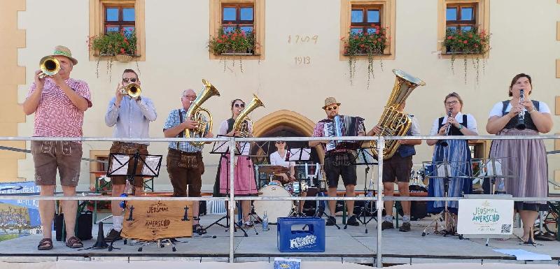 Heiße Stimmung bei heißem Marktplatzfest