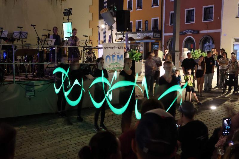 Heiße Stimmung bei heißem Marktplatzfest