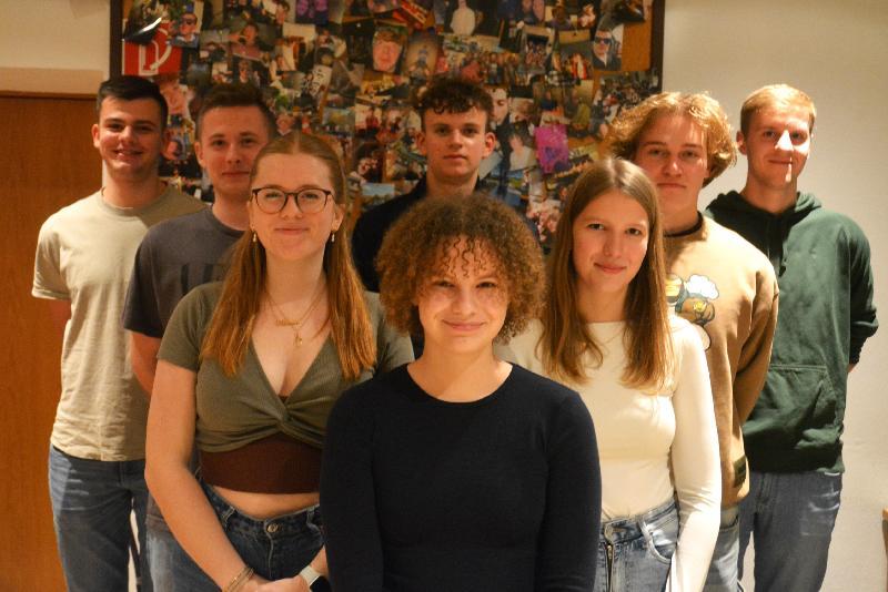 Die neue Vorstandschaft der KLJB Ehenfeld: vorne li. Marlene Siegler, Christina Beck und Hannah Dotzler, hinten von li. Tim Kirchberger, Marco Kirchberger, Lukas Berndt, Fabian Allwang und Simon Bock. - Foto von Fritz Dietl