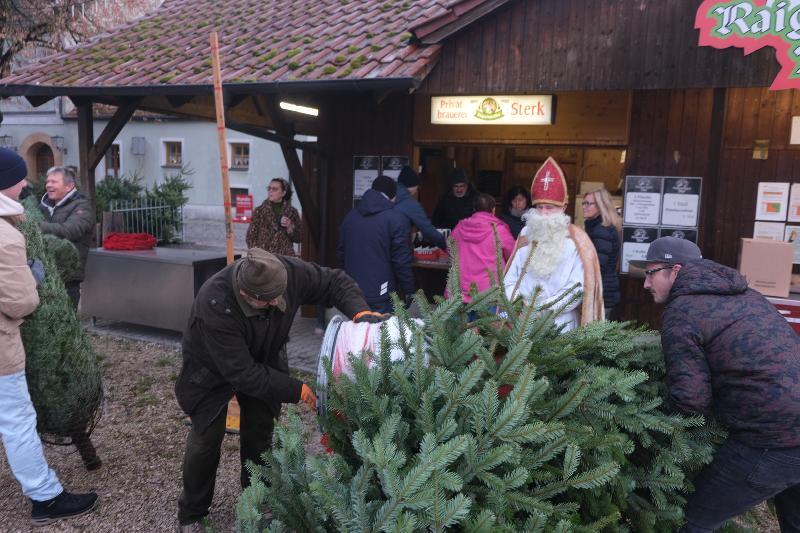 Lions-Christbaumverkauf erlebte wieder großen Zuspruch