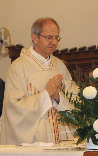 Im ersten Pfarrbrief des Jahres 2025 informiert Stadtpfarrer Johann Hofmann die Gemeindemitglieder der Stadtpfarrei Mariä Himmelfahrt und der Ehenfelder St. Michael-Pfarrei über das Leben in der Pfarreiengemeinschaft Hirschau-Ehenfeld im Jahr 2024. - Foto von Werner Schulz