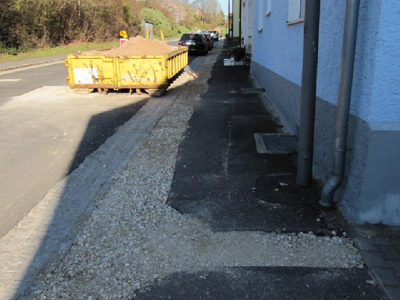 So schaut es in einigen Straßen in Hirschau aus. Der Glasfaserausbau ist im Laufen.  - Foto von Gerhard Fleischmann