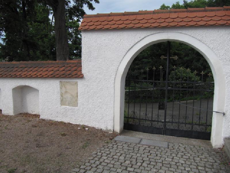 Mülltrennung am Friedhof für manche ein Problem