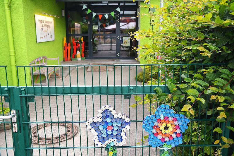 Die Kindergärten sind ein Dauerthema im Hirschauer Stadtrat. Hier der Eingang zum Kindergarten St. Wolfgang. - Foto von Fritz Dietl