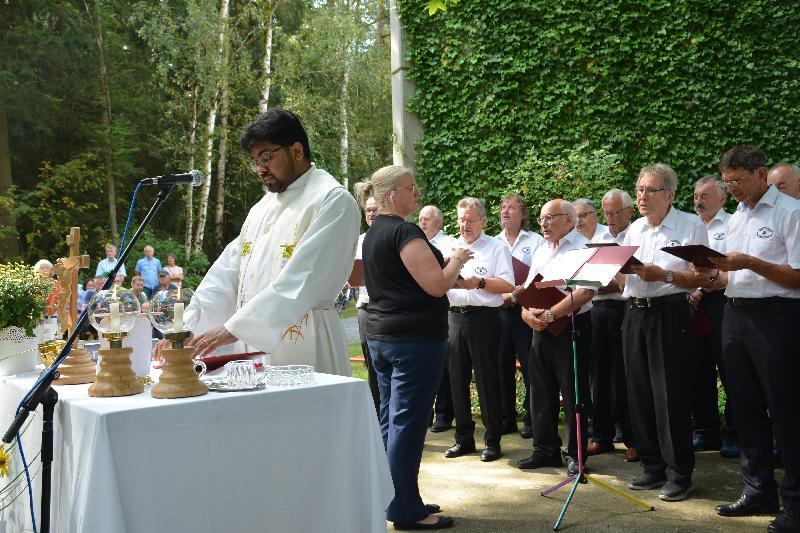 Mit einem Gottesdienst am Fuße des herrlich gelegenen Aussichtsturms beginnt traditionell das Turmfest.  - Foto von Fritz Dietl