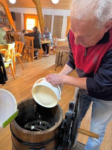 Ausbuttern beim Heimat- und Trachtenverein