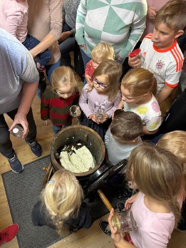 Ausbuttern beim Heimat- und Trachtenverein