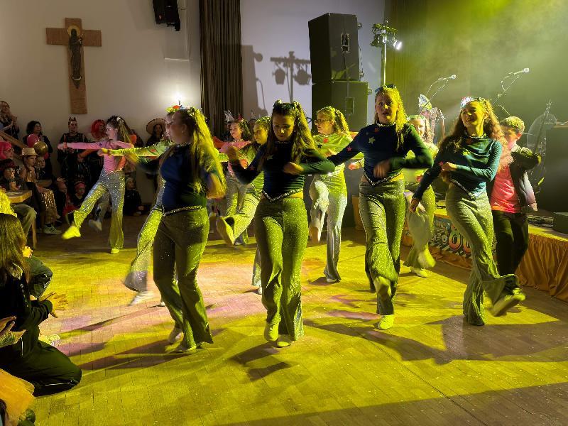 Mit „Abba and the 80‘s“ Mega-Stimmung beim Narrhalla-Ball