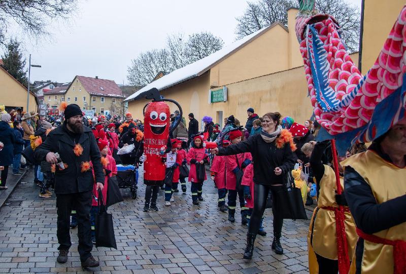 Hirschau erlebte Kinder-Faschingszug der Superlative