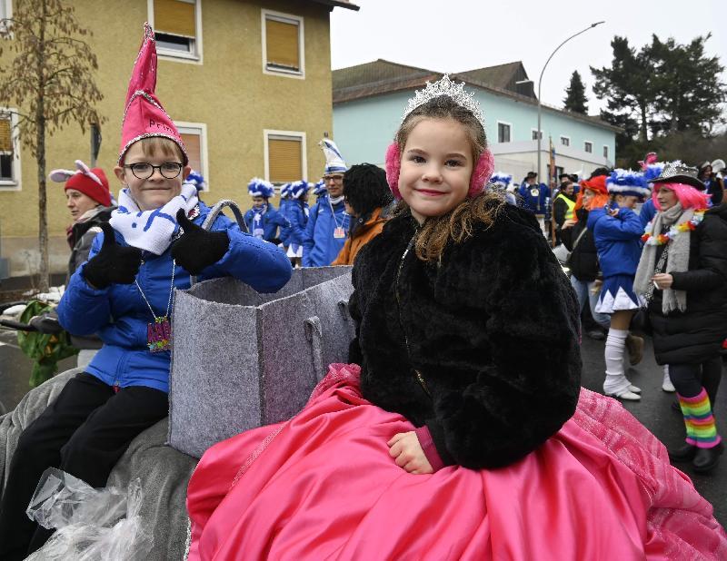 Hirschau erlebte Kinder-Faschingszug der Superlative