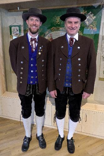 Die einstimmig wiedergewählten Vorstände Michael Meier (1. Vorstand, links) und Gaston Lottner (2. Vorstand, rechts) - Foto von Heimat- und Trachtenverein Hirschau