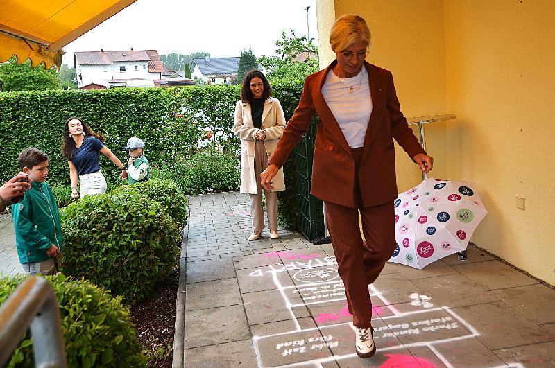 Preisverleihung im Johanniter Kinderhaus Conrad, durch Staatsministerin Ulrike Scharf.