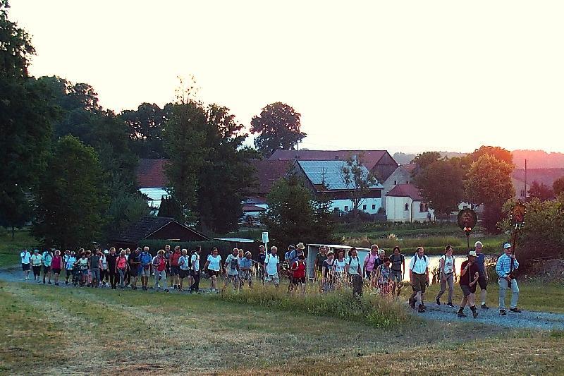 Eine herrliche Strecke und ideales Wetter machten die Wallfahrt für die Teilnehmer zum Erlebnis. - Foto von Fritz Dietl