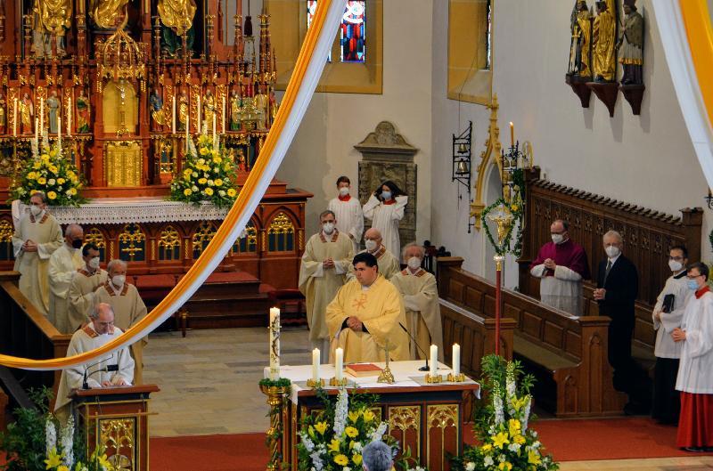 Pfarrei Hirschau freut sich über seinen Neupriester Ramon Rodriguez.